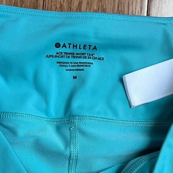 Athleta aqua tennis skort size Medium. 1096 - Picture 3 of 4